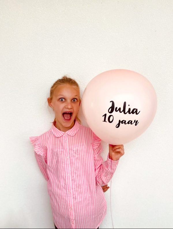 Ballonsticker naam en leeftijd sierlijk